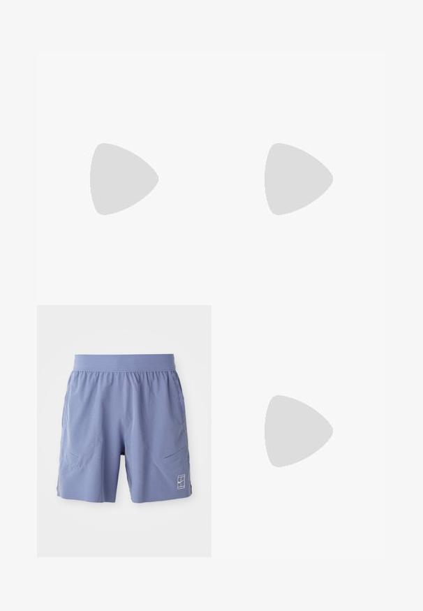 Kék sportos trikó, légáteresztő anyagból készült, kerek nyakkivágással és a bal felső részen elhelyezkedő fekete Nike logóval.; Világoskék, sportos rövidnadrág, rugalmas derékszíjjal, két oldalsó zsebbel és egy kis fehér logóval az alsó, jobb elülső részen. Sima felület.; Fehér sportcipő, hálós felsőrésszel, sima textúrájú díszítőelemekkel, szürke akcentusokkal, fűzőkkel, és párnázott talppal, amely a teljesítmény érdekében készült.; Fehér keretű napszemüveg, szürke díszítéssel és kék tükörlencsékkel. Sportos dizájn, körbeölelő forma és állítható orrtámasz.