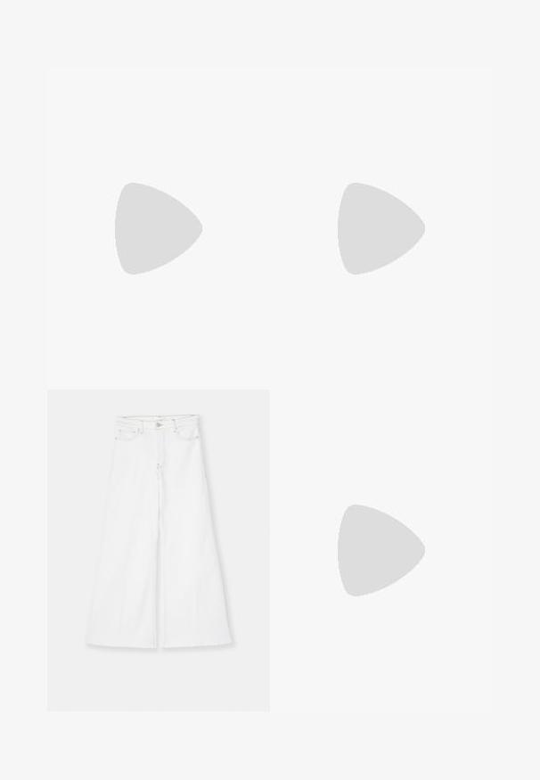 White cotton t-shirt featuring a colorful graphic crest with yellow accents, blue circle, and red triangles. "Bally" is printed in black above the crest.; FRAME LE PALAZZO CROP RAW FRAY - Flared Jeans - white; Black leather Mary Jane flat shoe with a rounded toe, featuring silver circular studs and an adjustable strap with a buckle.; Black leather wallet with a slim rectangular shape, featuring a gold logo. Includes a detachable strap for carrying convenience.