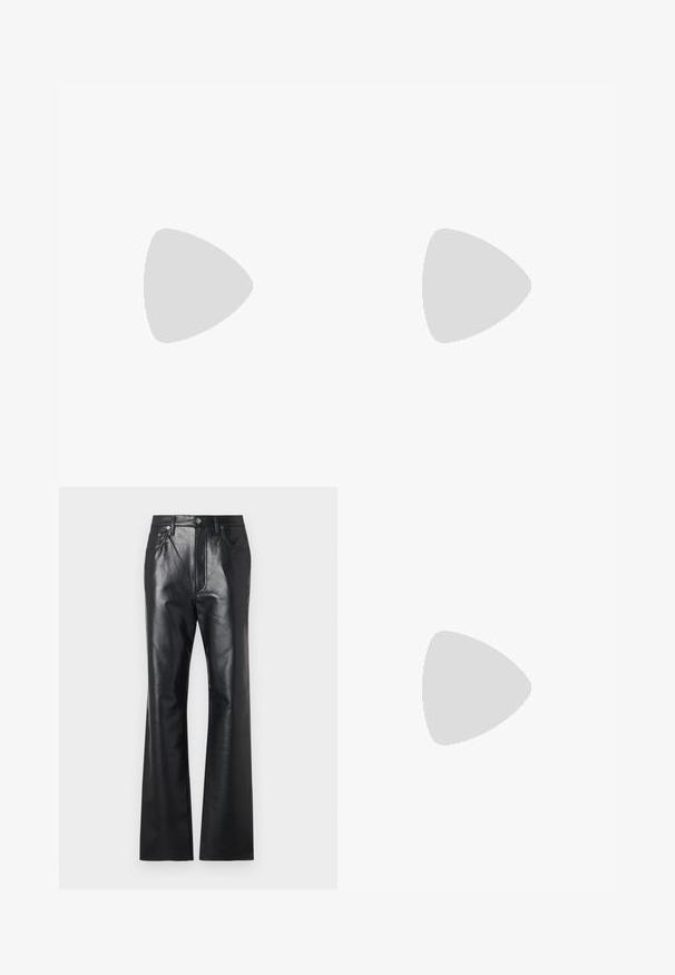 Musta lyhythihainen t-paita, jossa on pyöreä kaula-aukko. Sisältää "AX"-logon ja "ARMANI EXCHANGE" -tekstin kontrastivalkoisilla ja metallinhohtoisilla yksityiskohdilla. Pehmeä kangas.; Musta nahkahousut, joissa on sileä pinta, levenevä lahkeiden muoto, edessä vetoketju ja vyölenkit. Korostaa hienovaraisia ompeluvarsia.; Musta patent slingback-kiilakorko teräväkärkisellä muotoilulla, jossa on teksturoitu käärmeennahkakuosi, säädettävä remmi ja lyhyt, teksturoitu blokkiheel.; Musta nahkainen olkalaukku, jossa on kaksi etutaskua, kultaiset soljet, vetoketjukiinnitys ja kapea hihna. Teksturoidun pinnan ja kompaktin suorakaiteen muoto.