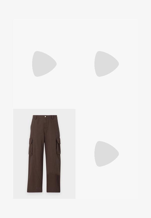 Hnedo-čierne raglanové tričko s okrúhlym výstrihom, na ktorom je bielym kurzívnym písmom napísané "The Kayples" na hrudi. Jemná textúra.; Han Kjøbenhavn CARGO TROUSERS - Kapsáče - dark brown; Biele tenisky s semišovými akcentmi, zaoblenou špičkou, plochými šnúrkami a krémovou gumovou podrážkou. Na päte sú zelené značky.; The Kooples SAC UNISEX - Taška cez plece - black