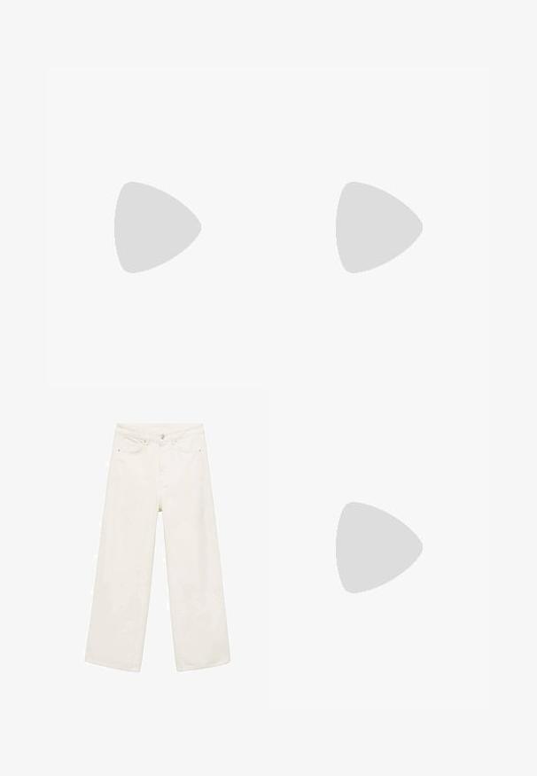 Svart kortärmad t-shirt i bomull, med en liten röd triangulär logotyp på vänster bröstparti och en standard rundringad hals.; Vida vida vit denim byxor i vitt med vida ben, femficksdesign, metallknappstängning och ren sömnadsdetaljering.; Svarta canvas högskor med vita gummisulor och snören. Har en cirkulär logotyp på sidan och kontrasterande vit sömnad.; Svart läderhandväska med en texturerad yta, utrustad med två ovandelar, en avtagbar axelrem och en detalj med silverlås.