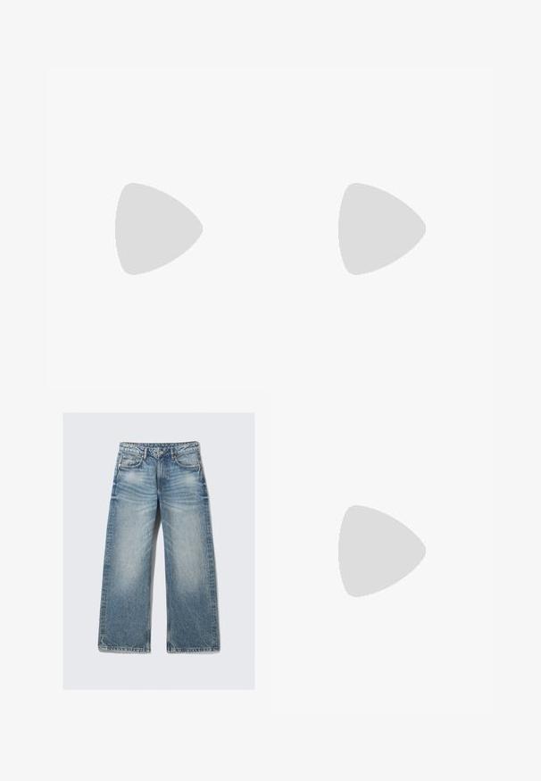 Camiseta sin mangas negra con escote redondeado, hecha de un material suave, con delgadas doble tiras en cada hombro. Sin patrones ni acentos visibles.; Jeans de pierna ancha en azul claro, confeccionados en denim, con una cintura alta, cinco bolsillos y un lavado deslavado con un sutil efecto de arrugado.; Chanclas negras con suela de goma texturizada, dos tiras delgadas y un sutil detalle de logo en relieve en la tira.; Even&Odd HALF MOON - Bolso de mano - black