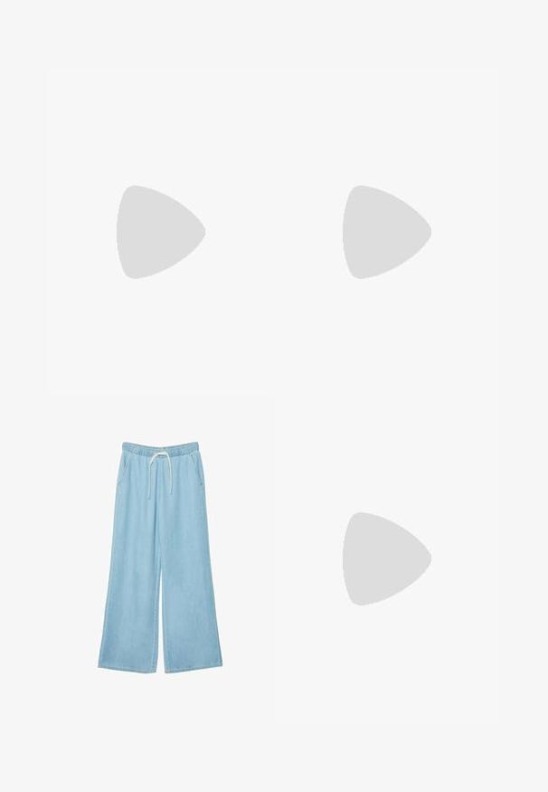 Zelený pletený top bez rukávov s výstrihom do V, vzorom v tvare chevronu a tenkými ramienkami. Otvorený vzor pridáva textúru a vizuálny záujem.; Svetlo modré široké nohavice vyrobené z denimu, s elastickým pásom a šnúrkou na sťahovanie, a dvoma bočnými vreckami. Hladká textúra.; Biele sandále na vysokom opätku s hrubým podpätkom, s pruhovaným dizajnom a viazaním na členku. Hladký povrch s platformou vpredu pre zvýšenú výšku.; Biela syntetická kabelka s trojuholníkovým tvarom, plochým predným klapkou a detailom mašle, nastaviteľným popruhom, hladkou textúrou a minimalistickým dizajnom.