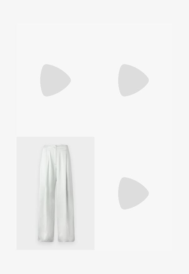 Top rosso senza maniche realizzato in tessuto a costine, con scollatura rotonda e forma aderente. Design minimalista senza motivi o accenti visibili.; Pantaloni larghi grigi chiari con una texture liscia, vita alta, chiusura a pulsante singolo e senza motivi o accenti visibili.; Sneaker bianco con tomaia in sintetico liscio, punta perforata, lacci piatti e suola testurizzata, esposto su una superficie di legno.; Borsa in pelle liscia di un rosa blush, con parte superiore arricciata, chiusura a coulisse e una cinghia sottile. Presenta un sottile logo Calvin Klein davanti.