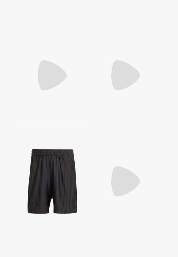 Hvit fotballtrøye med korte ermer, med svarte og gule detaljer, rund hals og teksturert stoff. Viser laglogo og sponsor navn.; Sorte shorts med elastisk linning, med vertikale striper og et lett, strukturert stoff. Lengde midt på låret.; Svart idrettssko med buede hvite striper, teksturert svart overdel, lys grå såle og en gjennomsiktig blå yttersåle. Minimalistisk design.; Svart atletisk hodebånd med en glatt tekstur, buet form og elastisk topp. Har en liten hvit Adidas-logo på siden.