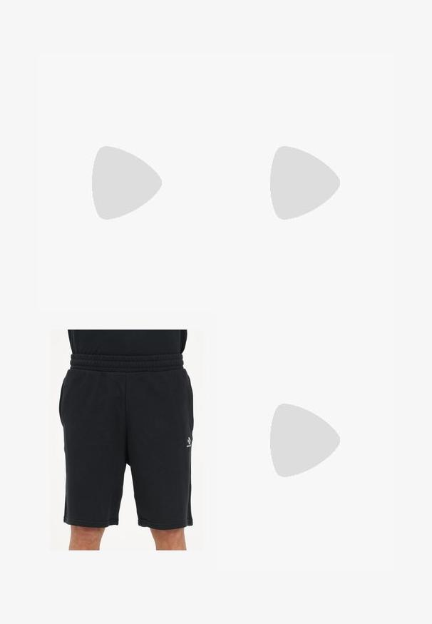 T-shirt en coton noir avec un graphique coloré de champignon et le texte "NATURE LOVE", à manches courtes et à coupe décontractée.; Shorts noirs en tissu doux, dotés d'une taille élastique, de poches latérales et d'un petit logo sur la jambe inférieure.; Des chaussures de sport blanches avec des superpositions texturées, une semelle épaisse et des accents gris. Portées avec des chaussettes blanches et des shorts verts sur une surface bleue.; Lunettes de soleil rondes avec une monture transparente, des verres vert clair et des branches fines et transparentes. Présente des accents matériels discrets sur la monture.