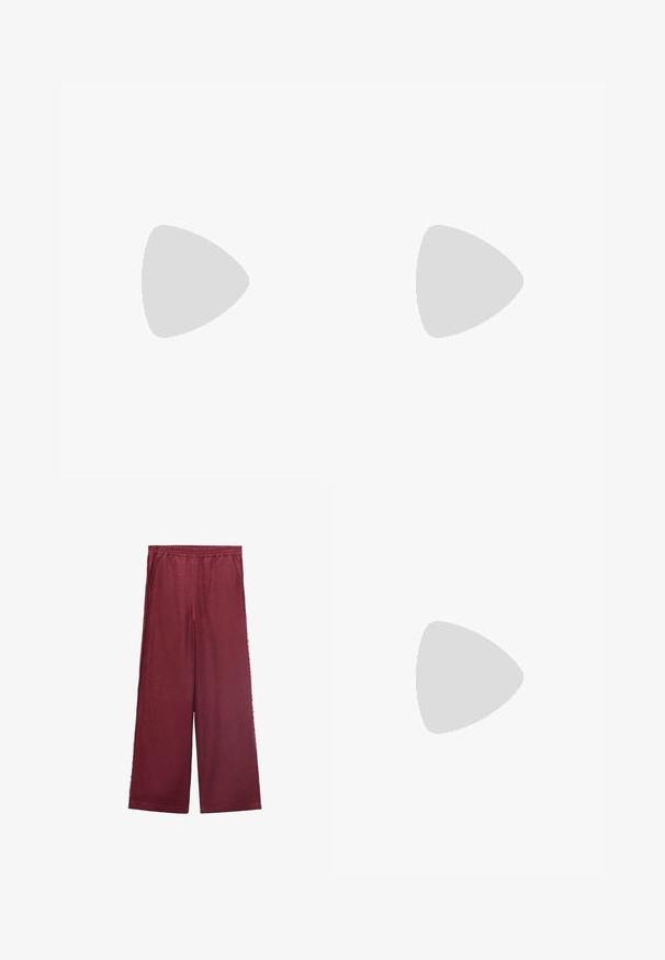 Langærmet off-the-shoulder top i blødt hvidt stof. Har en tætsiddende overdel og en let udvidet kant. Glat tekstur, minimalistisk design.; Bordeaux brede bukser lavet af blødt stof, med elastisk talje, to sidelommer og en afslappet silhuet.; Hvide læder flade sko med spidse tæer, dekoreret med sølvnitter og to spænder over vristen. Sort indvendig foring.; Rød læderhåndtaske med en afrundet top, struktureret kegleform, en kort håndtag og en aftagelig skulderrem. Har gyldne hardware-detaljer.