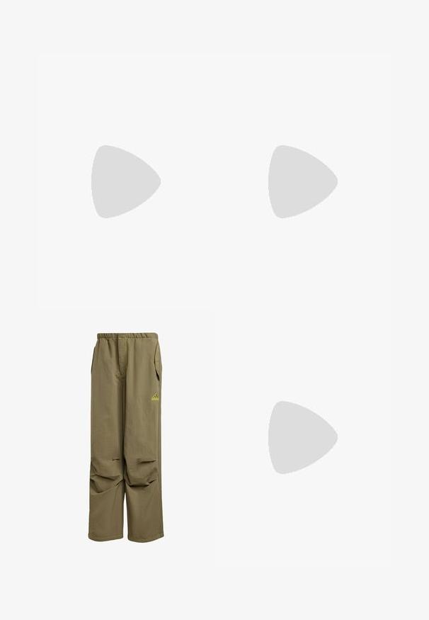 Camiseta de algodón beige de manga corta, cuello redondo y pequeño logotipo blanco en el pecho. Textura suave, corte relajado. Sin patrones ni acentos.; Pantalones de corte holgado color verde oliva con cinturilla elástica, bolsillos laterales y costuras amarillas en contraste con detalle del logo de Adidas.; Pantalones de pata de elefante de cuadros marrones y azules combinados con zapatos blancos con detalles en negro y suelas texturizadas, sobre un fondo verde.; Bolso de mano beige con detalles en piel negra brillante, forma redondeada, doble asa y un logotipo negro en relieve en el frontal.