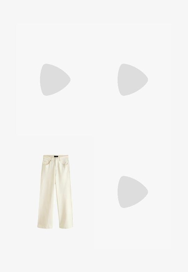 sandro Top - rouge; Pantalones de pierna ancha en denim beige claro, con cierre de botón, cinco bolsillos y una textura suave. Diseño sencillo y moderno.; Zapatos de tacón slingback de charol negro con punta afilada y tacón geométrico en bloque. Presentan un diseño elegante y minimalista, así como una textura suave.; Bolso de piel negra con forma curva, correa desmontable y herrajes dorados. El bolso cuenta con una solapa con un detalle de hebilla.