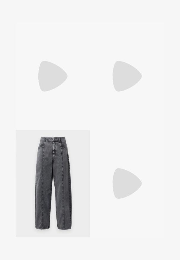 Sort bomulds t-shirt med korte ærmer og rund halsudskæring. Har et hvidt grafisk logo "DSQUARED2 CDN" på fronten.; Højtaljede gråvaskede denimbukser med for- og sidelommer, knaplukning og synlige lodrette syningsdetaljer.; Sort slingback pumpe med spids tå, tekstureret slangemønster, stilettahæl og en dekorativ spænde på stroppen.; Mørkeblå læder clutch med krokodilleskin, sølv kædesti og metallisk lukning. Firkantet form med fold-over design.