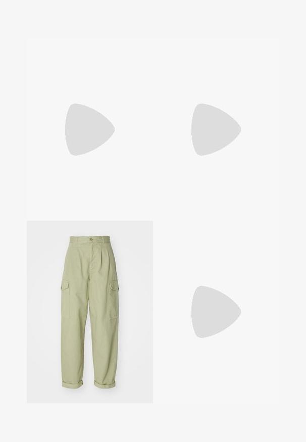 Ružový rebrovaný top s dlhým rukávom so zaobleným výstrihom a piatimi patentkami na prednej strane. Hladká textúra s priliehavým strihom.; Svetlozelené cargo nohavice vyrobené z bavlnenej tkaniny. Vyznačujú sa vysokým pásom, ohrnutými manžetami a dvoma bočnými cargo vreckami pre zvýšenú funkčnosť.; Svetlo šedé semišové tenisky s bielymi koženými akcentmi, tromi bielymi pruhmi a hnedou gumovou podrážkou, s polstrovaným golierom pre pohodlie.; Strieborné kruhové náušnice s hladkým, lesklým povrchom. Kolový tvar a bezpečné klikanie na uzatváranie. Ľahký dizajn vhodný na každodenné nosenie.