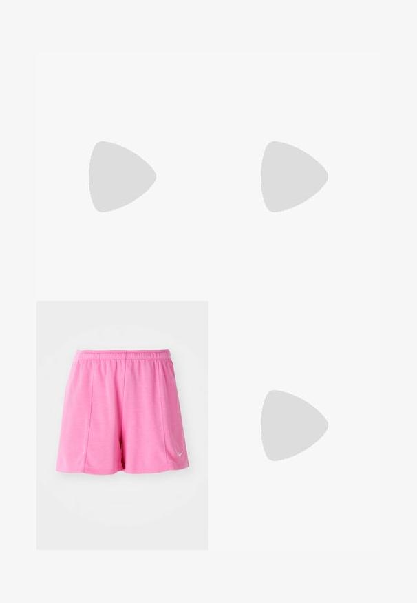 Lichtgroene Dri-FIT sporttanktop met een racerback ontwerp. Heeft een witte Jumpman-logo aan de voorkant. Glad, elastisch stoffen textuur.; Roze sportieve shorts gemaakt van zachte stof, met een elastische tailleband en een logo-accent aan de zijkant. Recht gesneden ontwerp met een soepele textuur.; Witte en lichtroze hardloopschoenen met zwarte accenten, textielstof en een stevige zool; gecombineerd met lichtblauwe spijkerbroek.; Zilverkleurige oorbellen set: twee ovale studs en twee halve maantjes, met een glanzende, soepele afwerking en een afgerond ontwerp.
