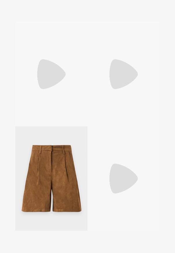 Even&Odd by Zalando 2 PACK - Topper - simply taupe/light grey; VILA VIHENA BERMUDA - Shorts - argan oil; Converse CHUCK TAYLOR ALL STAR LIFT - Høye joggesko - white/black; Even&Odd by Zalando Håndveske - khaki