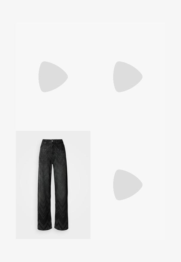 Haut long à manches longues, blanc et cropped, fabriqué en tissu lisse. Présente un col rond et un détail de logo discret sur la poitrine.; Jean noir à jambes larges avec un motif en zigzag. Fabriqué en denim, il possède une fermeture à bouton et deux poches avant.; Escarpins bordeaux à bride arrière avec un bout pointu, des découpes sur le côté et un talon bloc de hauteur moyenne. Finition en cuir lisse.; Sac à main en cuir noir avec un design structuré, featuring une forme cropped, une poignée supérieure et des accents en matériel doré. Bandoulière réglable incluse.