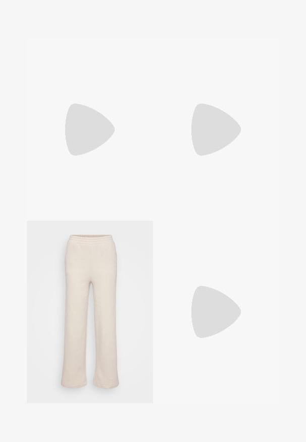 Tricou din bumbac alb cu mâneci scurte, având un gât rotund și text imprimat în negru care spune "ONLY PLAY ATHLEISURE" pe față.; Pantaloni de trening bej cu un design cu picior larg, confecționați dintr-un material moale. Prezintă un brâu elastic și detalii pe laturi. Textură netedă.; Pantofi sport albi cu plasă și suprapuneri sintetice, având un swoosh Nike argintiu și însoțiți de șosete albe cu nervuri, pe o suprafață albastră.; Ochelari de soare negri cu margini rotunjite și lentile colorate. Au detalii din metal auriu pe temple. Purtați cu un pulover cu guler înalt albastru și o jachetă din piele.