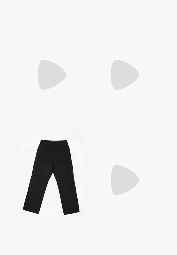 Pruun puuvillane t-särk lühikeste varrukatega, ümar kaelus ja vabalt langev lõige. Sile tekstuur, ilma nähtavate mustrite või aksessuaarideta.; Musthaded mustade puuvillaste kangast töötajad. Omab mitmeid küljetaskuid, sirget jala kujundust ja nööbiga sulguv talje.; Mustad mustreesid tekstureeritud võrgust pealmisega, kontrastsete punaste aktsentidega ja massiivse kummitaldaga, millel on ümardatud haardepinnad.; Mustad prillid ristkülikukujuliste läätsedega, matt plastikust raam ja sirged servad. Omab brändi logo sisemise varre peal.