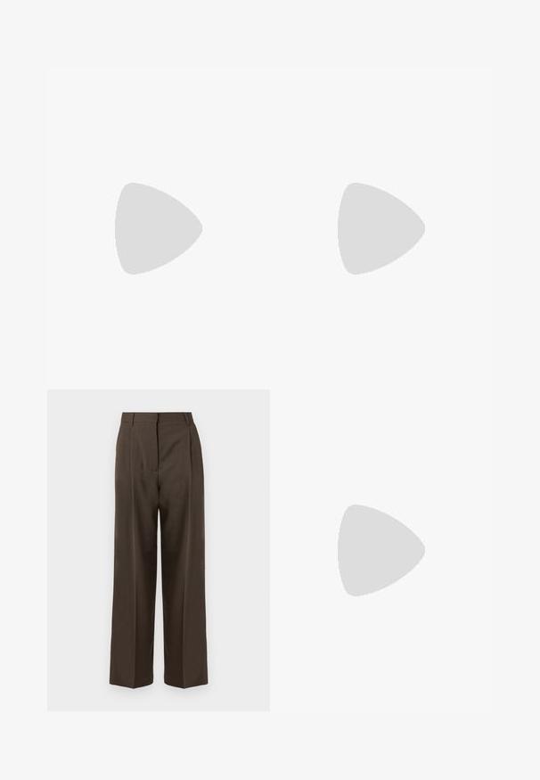 Beige fűzős felső, amelynek merevítős kosarai, állítható pántjai és függőleges varrásai vannak. Sima textúrájú anyag és testhez simuló sziluett jellemzi.; Barna, bő szárú nadrág sima textúrával, magas derékkal, elülső pleat-ekkel és testre szabott kialakítással. Nincsenek látható zsebek vagy díszítések.; Fekete lakk bőr kötött magassarkú cipő, hegyes orral és karcsú sarokkal, finom kivágásos dizájnnal. Az övön arany csatt található.; Fekete bőr kézitáska, struktúrált, téglalap alakú formával. Arany ovális kapoccsal és vékony vállpánttal rendelkezik. Sima textúrájú.