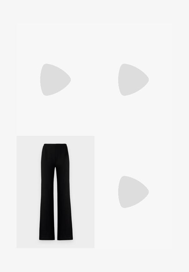 Fekete, crop fazonú pamut póló, kerek nyakkivágással és rövid, széles ujjal az laza illeszkedés érdekében. Simább textúra, egyszerű dizájn.; Fekete, bő lábú nadrág, puha anyagból, rugalmas derékpánttal, sima textúrával, látható zsebek vagy díszítések nélkül.; Fekete bőrből készült magassarkú cipők, hegyes orral és nyitott kialakítással, dísz ezüst kiegészítővel. Simává polírozott textúrával.; Aranyszínű karikafülbevalók íves, szabálytalan formával és sima, fényes felülettel. Nincsenek látható hardverek vagy díszítések.