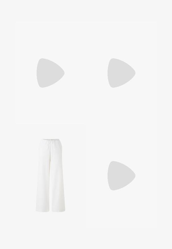Hvid t-shirt med korte ærmer og en afslappet pasform, der har en samlet rynket design ved taljen og en glat stofstruktur. Mærke: Anna Field.; Hvide vidde bukser lavet af letvægtsstof med elastisk talje og snor. Glat tekstur, ingen mønstre eller synlige detaljer.; Sorte gummiflip-flopsandaler med en tekstureret rem og simpel flad sål, vist fra siden på en lys ensfarvet baggrund.; Vævet bordeaux håndtaske med en rund silhuet, et enkelt håndtag og en tekstureret overflade. Lynlåslukning øverst.