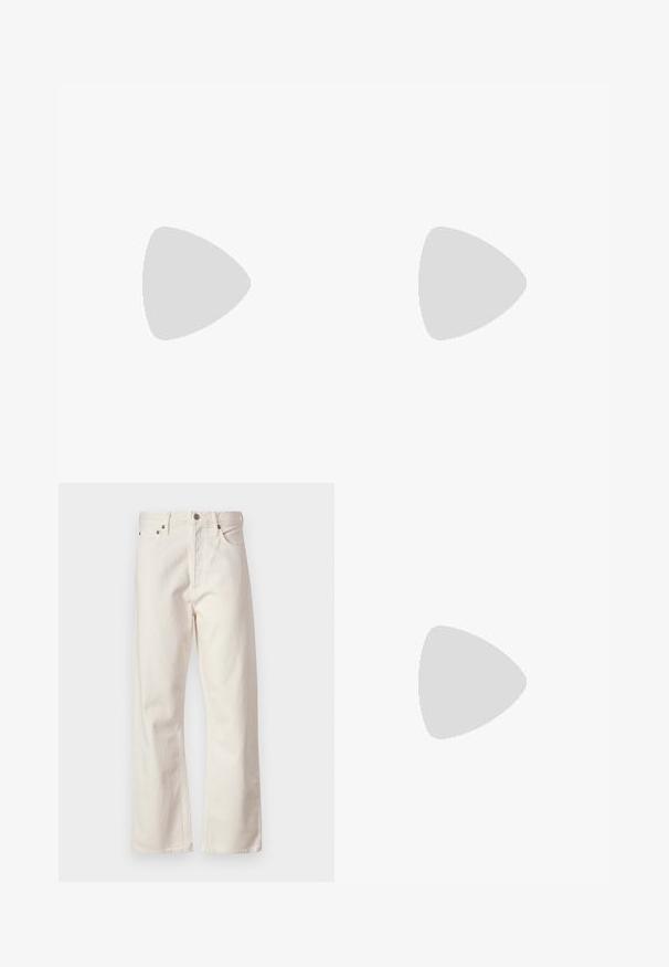 Kék ujj nélküli trikó, puha pamutból készült, kerek nyakkivágással és testhez simuló szabással. Simogató tapintású, látható minták nélkül.; Fehér farmernadrág egyenes szabással, klasszikus ötpocket dizájnnal, fémből készült gombos záródással és enyhe textúrával.; Fekete bőr slingback magassarkúk, hegyes orral, vékony sarkakkal és arany színű részlettel a állítható pánton. Simа felület.; Fekete bőr kézitáska hajtókás záródással, ezüst színű fémrészekkel, két elülső zsebbel, kontrasztos varrással és levehető vállpánttal.