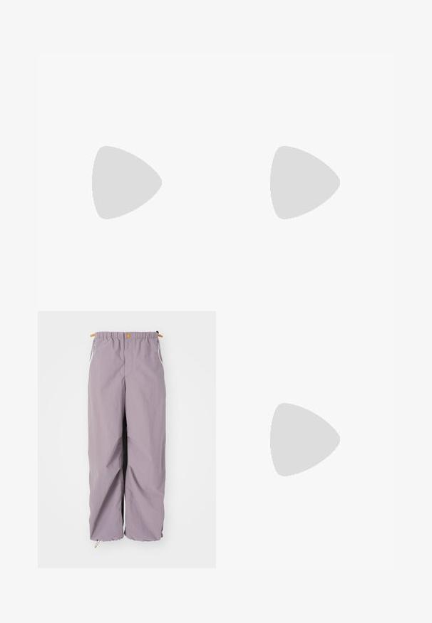 Tricou crem cu maneci lungi din bumbac moale, cu decolteu rotund și slituri laterale pentru un plus de confort. Design minimalist, textură simplă.; Pantaloni de vânt de culoare mov deschis, cu talie elastică, fermoare laterale și tiv cu șnur; fabricate dintr-un material ușor, rezistent la apă.; Adidași atletici bej din materiale din plasă și suede, cu vârf rotund, talpă groasă și accente reflectante notabile pe lateral.; Ochelari de soare sport cu ramă neagră, lentilă mare cu gradient ce prezintă nuanțe de mov și verde, și accente de design unghiular cu detaliu de logo.
