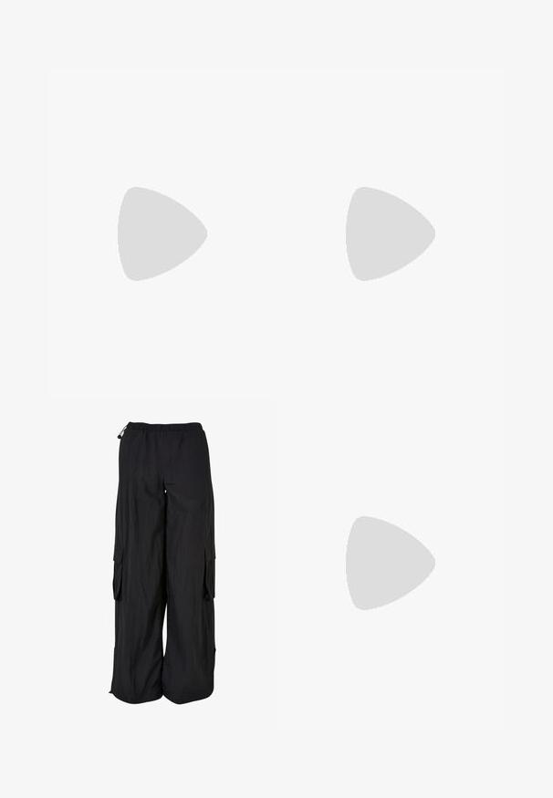 Mørkeblå langermet kort polo skjorte med røde og gule buede detaljer på ermene. Glatt, lett stoff med klassisk krage.; Svarte cargo-bukser med elastisk liv, løs passform, lett stoff, sidelommer og en subtil teksturering.; Even&Odd Wide Fit Ankelboots med høye hæler - black; Svart teksturert håndveske med doble topphåndtak, avtagbar skulderrem, preget merkevare og aksenter i gulltone.