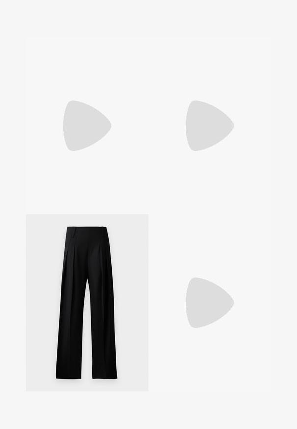 Černý tílko s tenkými ramínky, vyrobené z texturované látky s jemným šikmým vzorem, přiléhavý střih a bezešvá konstrukce.; Černé kalhoty s širokýma nohavicema, s našívkou na přední straně a hladkou texturou. Žádné viditelné kování ani vzory.; Černé kožené lodičky na odkryté patě s špičatou špičkou, tenkým řemínkem kolem kotníku a jehlovým podpatkem. Obsahují uzlový detail na nártu.; Černá kožená taška na rameno s geometrickým designem, vybavená dvěma uchy a zlatým brandingem na přední straně. Hladká textura a strukturovaný tvar.