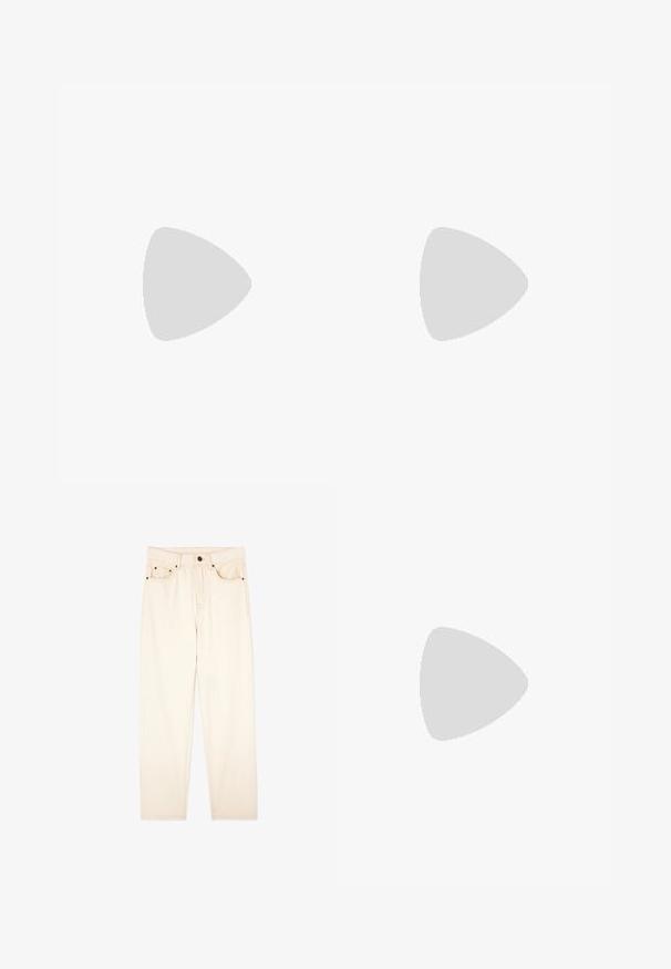 Balts kokvilnas T-krekls ar priekšējo grafiku, kurā ir teksts "AMERICAN VINTAGE" treknā sarkanā krāsā, ar horizontālām svītrām virsū dažādās rozā toņos.; Beigās džinsās ar taisnu piegriezumu, piecu kabatu dizainu, metāla detaļām un izšūtām šuvēm, ar tīru, minimālistisku izskatu.; Balta sporta kurpe ar gludu ādas augšdaļu, plakaniem aukliņām un minimālistisku dizainu. Aprīkota ar smalkām šuvēm un uzlīmi ar logotipu sānos.; Melnas ādas rokassomu ar izliekta formu, vienu siksnu, ar rāvējslēdzēju aizdari un diskrētu zīmolu uz priekšpuses. Gluda tekstūra, minimālisma dizains.