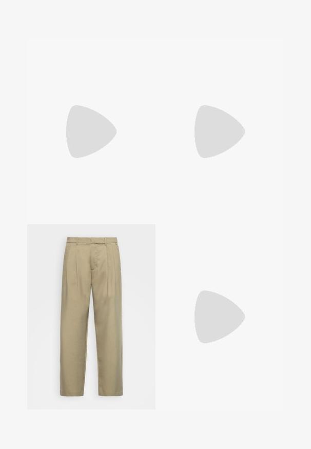 Beige Baumwoll-T-Shirt mit kurzen Ärmeln, Rundhalsausschnitt und kleinem weißen Drucklogo auf der oberen Brust.; Beige, hochgeschnittene Hose mit geradem Schnitt, flachem Bund, Seitentaschen und einem glatten, strukturierten Stoff.; Schwarze Lackledersneaker mit runder Spitze, flacher Gummisohle und schwarzen Schnürsenkeln. Glatte, glänzende Textur auf der Oberfläche.; Schwarze Lederhandschuhe mit glatter Textur, fünf Fingern und dezenten Nähdetails. Klassisches Design, geeignet für den Einsatz bei kaltem Wetter.