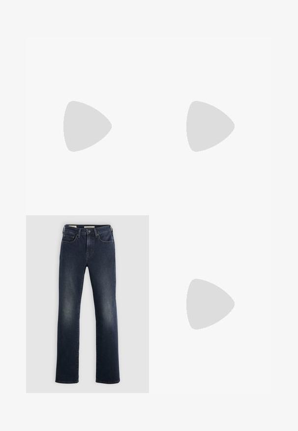 Levi's® Plus PERFECT TEE RAITA - Paprasti marškinėliai - skyway; Tamsiai mėlynos džinsinės kelnės su tiesiu kirpimu, su kontrastingomis siūlėmis, penkiomis kišenėmis ir klasikiniais mygtukais liemens srityje.; Šviesiai rudos zomšinės baleto bateliai su apvaliu nagu, minimalistiniu dizainu, plokščiu padu ir mažu kulnu. Yra traukimo juostelė ant kulno, kad būtų lengviau užsidėti.; Aukšta pintinė rankinė iš šiaudų, šviesiai rudos spalvos, su išlenkta forma, trumpa rankena ir šoniniu užtrauktuku. Pasižymi tekstūruota paviršiumi ir minimalistiniu dizainu.