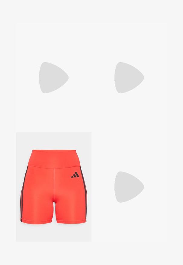 Rode atletische crop top met een geribde textuur, voorzien van een ronde hals, brede schouderbanden en witte logodetails.; Heldere rode sportshorts met een hoge taille, voorzien van zwarte zijstrepen en een Adidas-logo. Gemaakt van rekbare stof voor comfort.; Witte sportschoen met zwarte diagonale strepen, bovenwerk van gaas, ronde neus en gestructureerde zool. Accenten zijn onder andere een zilveren hak en een minimalistisch ontwerp.; Witte rechthoekige Oakley-zonnebril met donkere lenzen die op een witte ondergrond liggen, logo zichtbaar aan de zijkant.