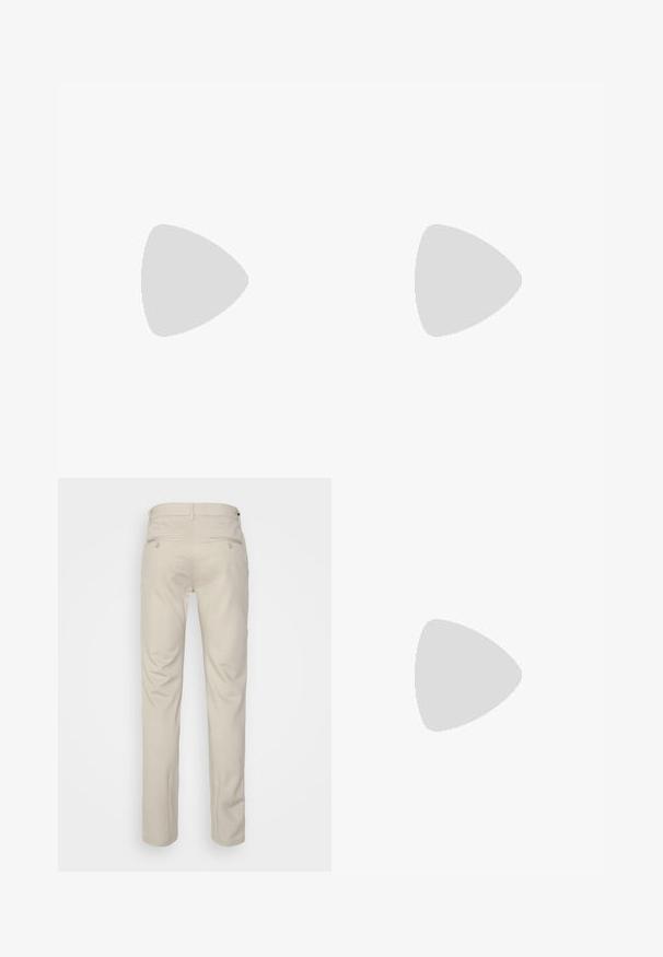 Callaway TOURNAMENT - Poloskjorter - white; Beige bukser med en glat tekstur, lige snit, to baglommer med knapper og en standard talje.; Mørkeblå semsket sneakers med lav profil, rund tå og kontrastfarget beige gummisåle. Har tonede snørebånd og en myk tekstillining.; Gullmetalramme solbriller med grønne linser, rund form, tynne stenger og hvite plastdetaljer på tuppene av armene.