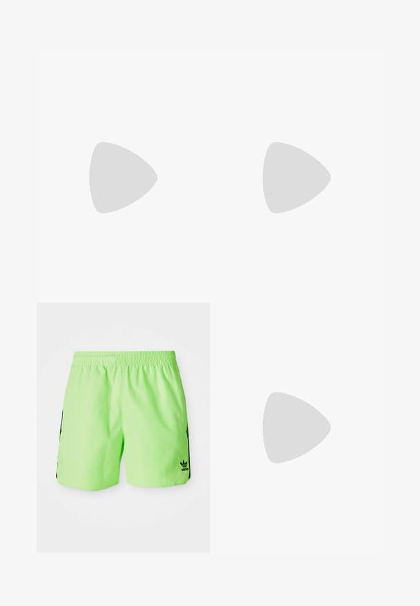 Maillot de football noir en polyester avec un motif graphique, présentant des accents blancs, un col rond et des logos de sponsors.; Shorts de sport verts fluo avec une taille élastique et des accents noirs sur les côtés. Présente un petit logo noir sur le bas à droite.; Des baskets noires avec une tige en suède et en matériaux synthétiques, dotées de trois rayures blanches, d'une semelle en caoutchouc texturé et d'une étiquette de logo bleue sur la languette.; Lunettes de soleil noires entourantes avec des verres vert foncé. Fini mat, design incurvé, avec des branches droites et un logo discret sur le côté.