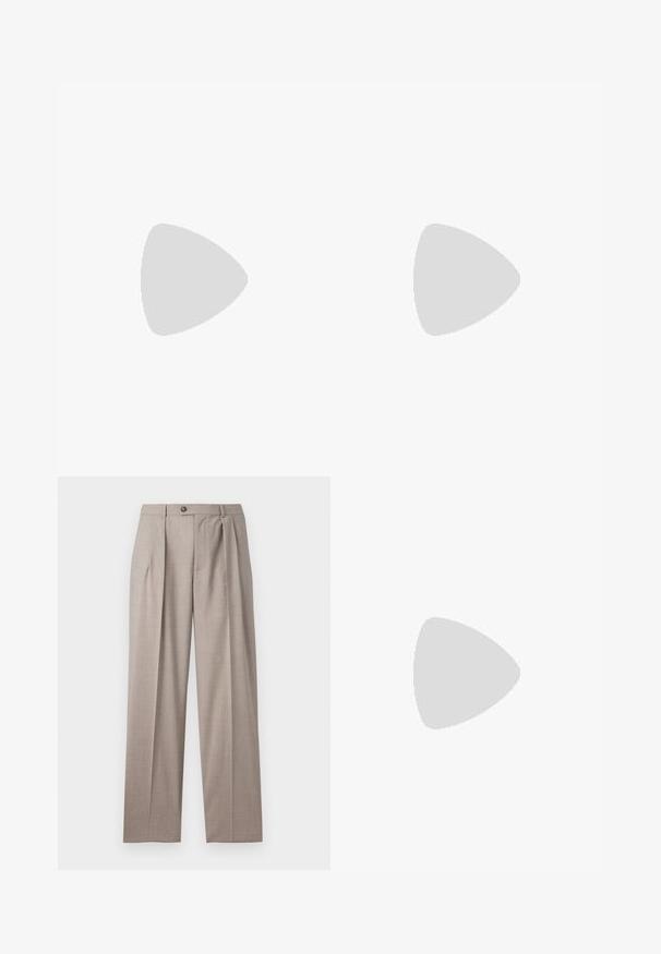 Heleda lilla puuvillane T-särk, millel on ümar kaelus ja lühikesed varrukad, ning rinna peal on valge kiri "EMPORIO ARMANI".; Emporio Armani TROUSER - Püksid - beige medio; Mustmustest musta poolprofiiliga, ümmargune varvas ja paeltega sulgemine; omab tekstureeritud kummist tallat ja logo detaili kontsa peal.; Must mustast nahkrist kotti, millel on lukkudega sektsioon, logo detail ja bränditud reguleeritav rihm. Kanda tekstuurse tumesinise sviitri vastu.