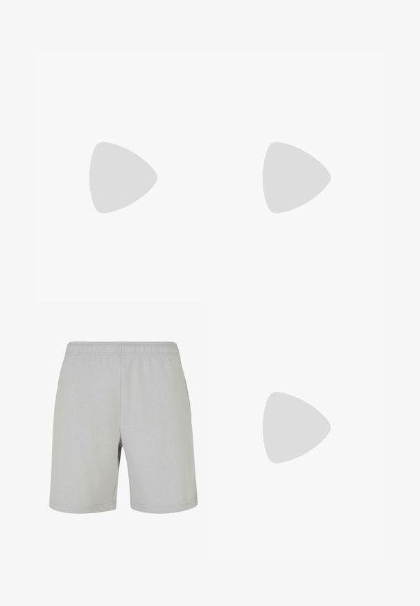 Musta pitkähihainen paita, jossa on pieni keltainen logo, yhdistettynä mustiin farkkuihin ja mustiin lenkkareihin, joissa on valkoiset pohjat.; Vaaleanharmaat shortsit, jotka on valmistettu pehmeästä puuvillakankaasta ja joissa on joustava vyötärö. Muotoilu on yksinkertainen, ja niissä on ommellut reunat ilman taskuja.; Harmaat urheilukengät, joissa on verkkomateriaalia ja mokkanahkaa, valkoiset nauhat ja musta pohja. Ominaisuuksiin kuuluu suuri "N"-logo ja pehmustettu kaulus.; Musta suorakulmainen aurinkolasi tummilla linsseillä. Muovikehys kiiltävällä pinnalla, leveällä siltalla ja hieman kapenevilla jaloilla.