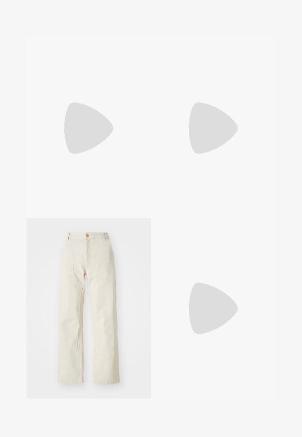 Valge puuvillane T-särk, mille esiküljel on mitmed hõbedased logo ja kujundused, sealhulgas "GmbH" ja abstraktsed vormid. Lühikesed varrukad, pehme lõige.; Kreemjad laiad püksid, mis on valmistatud puuvillast, nuppu kinnitusega, kahe külje taskuga ja sirge lõikega, omavad sujuvat tekstuuri.; Must musta kootud slip-on king, millel on pehme nahast accent ülaserval, ümmargune varvas ja madal profiiliga kummitald.; Must mustast nahkrist kotti, millel on lukkudega sektsioon, logo detail ja bränditud reguleeritav rihm. Kanda tekstuurse tumesinise sviitri vastu.