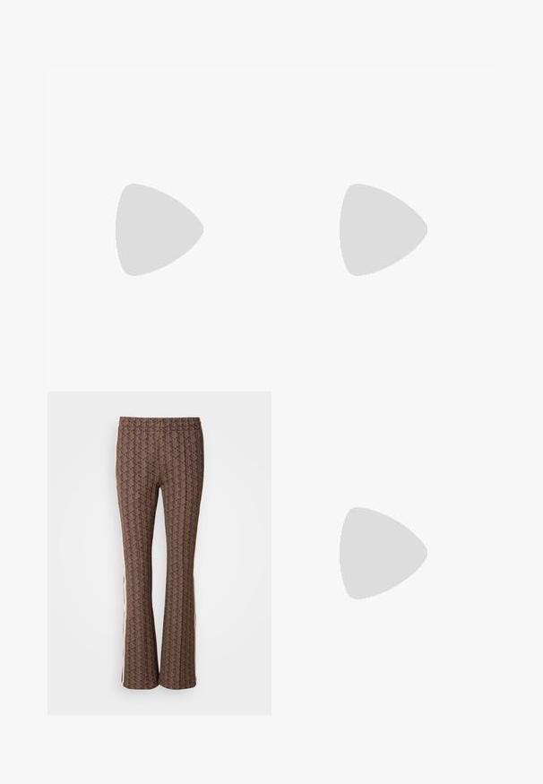T-shirt en coton noir à manches courtes, col rond, avec un petit logo brodé en blanc et or sur la poitrine.; Pantalons évasés marron à motifs avec un design texturé, dotés de rayures sur les côtés. Ceinture élastique pour le confort.; Sneakers blancs et beiges avec une tige lisse et des accents en daim, une semelle texturée et des coutures ton sur ton. Fermeture à lacets avec détail de logo.; Boucles d'oreilles en métal argenté avec des formes arrondies, finition polie et délicates gravures de la marque "BOSS" sur les sections inférieures.