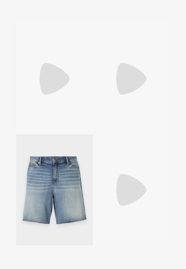 Marni Μπλουζάκι με στάμπα - black; Δερμάτινες σορτς σε ανοιχτό μπλε τόνους με ξεθωριασμένο σχέδιο, σε στυλ πέντε τσεπών και φινίρισμα με ακατέργαστο στρίφωμα. Διαθέτει μεταλλικό κουμπί και φερμουάρ.; Μαύρο πλεκτό παπούτσι slip-on με λείο δερμάτινο στοιχείο στο άνω μέρος, στρογγυλή μύτη και χαμηλό καουτσούκ πάτο.; Μαύρα γυαλιά ηλίου με υπερμεγέθεις τετράγωνους σκελετούς που διαθέτουν επαναλαμβανόμενο σχέδιο με το χρυσό λογότυπο "GG". Γκρι φακούς με ομαλή υφή.