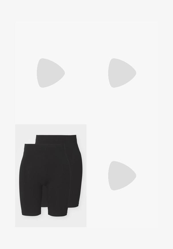 Zwarte strapless top van lichtgewicht, soepel materiaal. Heeft gathered zijkanten en een gebogen zoom. Geschikt voor casual dragen.; Zwarte rekbare shorts in een effen ontwerp, met een middelhoge tailleband en een gladde, zachte textuur. Wordt geleverd in een verpakking van twee.; Zwarte platte sandalen met een brede zool, dunne banden en een verstelbare strik bij de enkel. Zachte textuur met een minimalistisch ontwerp.; Zwarte handtas met pailletten, in een rechthoekige vorm, met een zilveren kettinghengsel en een gestructureerd oppervlak gemaakt van overlappende schijven.