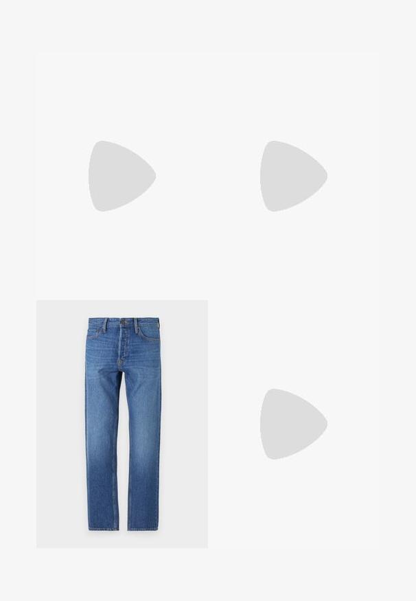 Beige kortærmet t-shirt lavet af blød bomuld, med et lille hvidt grafisk design på venstre brystområde. Ensfarvet ryg.; Blå denim jeans med lige ben, klassisk fem-lomme design, kobbersting og en falmet vask for et slidte look.; Hvide lædersneakers med en tyk cremegul sål, marineblå hæl akcent og logoside. Glat tekstur, minimalistisk design med snørebåndslukning.; Fem armbånd: to sorte perlearmbånd, et tekstureret sorte snor, et sølvkæde og en flettet sort snor med justerbar lukning.