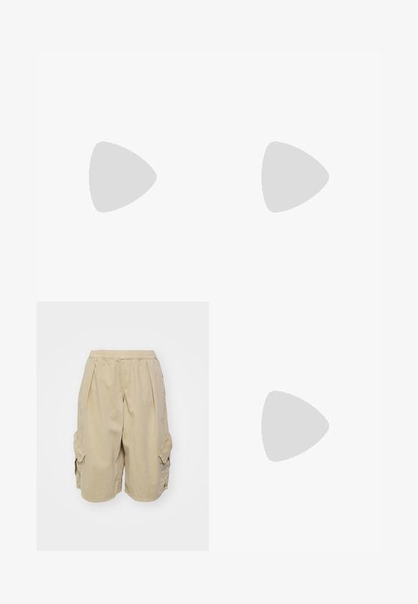 Bez siksnām, gaiši dzeltena blūze ar izplestos dizainu, izgatavota no gludas, mīkstas auduma; satur vertikālas šuves, kas nodrošina struktūru un piemērotību.; BDG Urban Outfitters DETROIT - Armijas stila bikses - sand; Melni čības ar teksturētu gumijas zoli, divām plānām siksniņām un smalku, iespiedotu logotipa detaļu uz siksniņas.; Bordo rokassoma, izgatavota no spīdīga materiāla, taisnstūrveida forma, ar divām plecu siksnām un maziem izliektiem akcentiem priekšpusē.