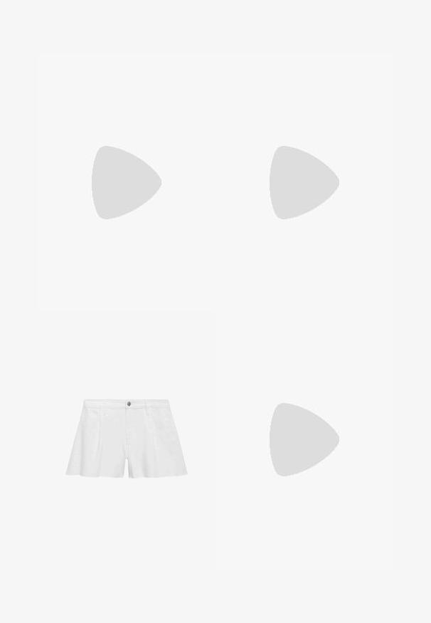 Tricou alb cu mâneci scurte, confecționat din bumbac neted, cu guler rotund și siluetă aderentă, având detalii de cusătură subtile.; Pantaloni scurți din bumbac alb cu o croială lejeră, prevăzuți cu buzunare frontale, închidere cu nasture și cusături plate pentru un finisaj uniform.; Shoe sportiv alb cu parte superioară din plasă, accente bleumarin și talpă amortizată. Are logo-ul "N", șireturi și detalii texturate pe lateral.; Ochelari de soare negri, cu lentile ovale, cadru din plastic lucios și brațe subțiri. Prezentă logo-ul Ray-Ban în alb pe lateral.; Inel argintiu cu un design neted, curbat, ce are un accent în formă de stea. Modelul poartă un hanorac verde cu inscripții galbene, cu mâinile aproape de gât.