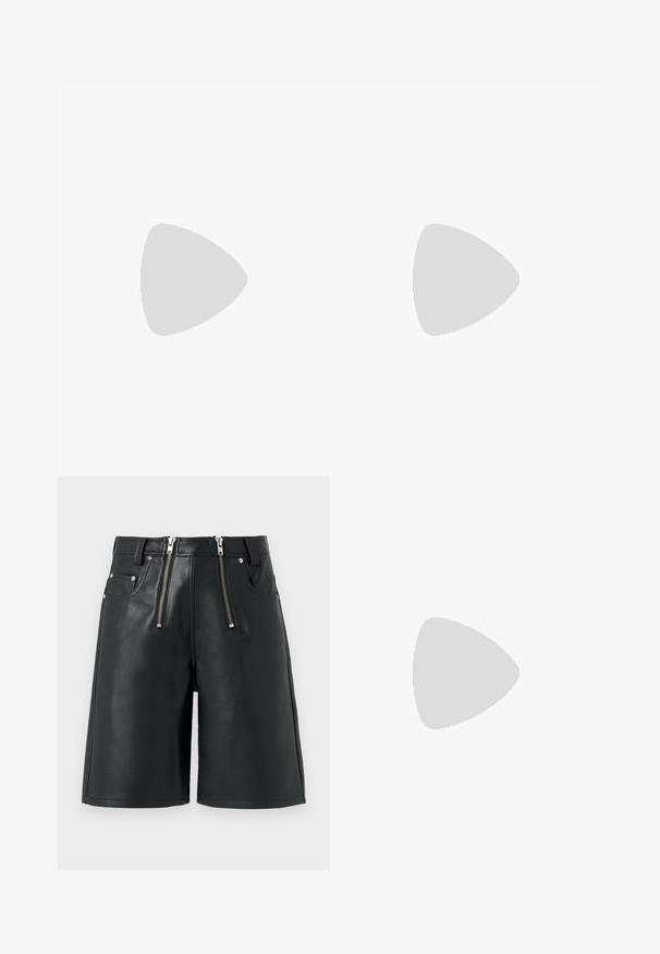 Bílá bavlněná tričko s kulatým výstřihem a krátkým rukávem. Hladká textura, rovný střih a minimalistický design bez vzorů nebo akcentů.; Černé kožené šortky s hladkou strukturou, s dvojitými kovovými zipy v pase, čtyřmi kapsami a přiléhavým střihem.; Černé kožené polobotky s hladkou texturou, zaoblenou špičkou a zdobným páskem přes nárt. Nízký stohovaný podpatek, minimalistický design.; Černé obdélníkové sluneční brýle s tmavými skly, silným plastovým rámem, zlatými akcenty na spáncích a vyrytým logem značky na nožičce.