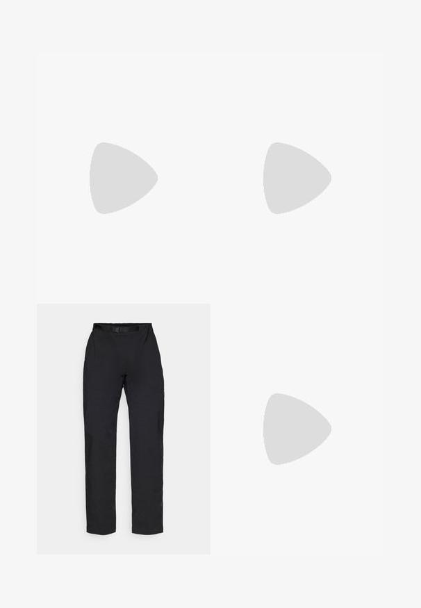 Tricou din bumbac alb, cu mâneci scurte, guler rotund și un logo subtil gri "Rapha" centrat pe piept. Textură netedă.; Pantaloni negri cu croială dreaptă, dintr-un material ușor, având bucle pentru curea și buzunare laterale pentru utilitate.; Pantofi sport negri și gri cu parte superioară din plasă, talpă sculptată și talpă din cauciuc. Prezintă un sistem de șireturi sigur și o bucată de material pentru tragere la călcâi.; Ochelari de soare sport bej cu lentile maro, un design aerodinamic, accente texturate negre pe brațe și o formă unghiulară.