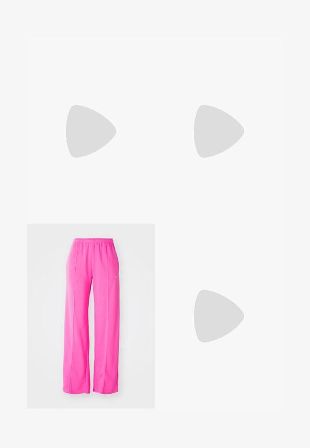 Korte mouwen, kabelgebreide trui in lichtpaars. Heeft een geribbelde halslijn en zoom, met een textuurpatroon over het hele lichaam.; Roze, losvallende, lichtgewicht trainingsbroeken met een elastische tailleband en zijnaad. Heeft een klein logo vlakbij de bovenste linker bovenbeen.; Marine synthetische sneakers met oranje accenten, met een gestructureerde bovenkant, witte zool en zwarte veters. Gepaard met roze wijde broek.; Aviator zonnebril met een gradient blauwe lens, zilveren metalen frame en decoratieve sterrenaccenten op de lens. Glad en strak ontwerp.