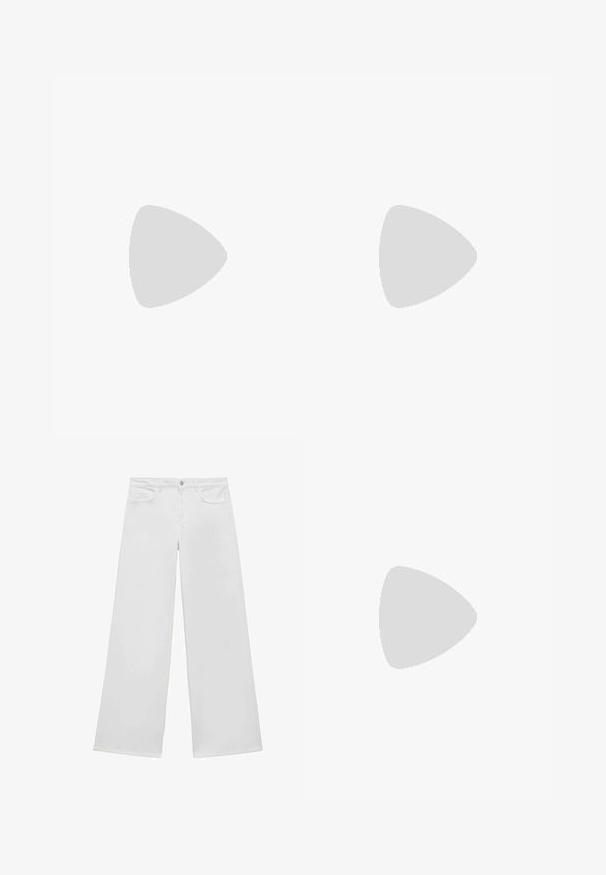 Top tank bianco a costine con spalline sottili, caratterizzato da un piccolo logo rosso Levi's sul davanti. Design semplice e aderente con orlo dritto.; Jeans bianchi a gamba larga in denim con pancia piatta, due tasche frontali e chiusura con bottone, caratterizzati da una gamba dritta e senza motivi visibili.; Mocassini beige in suede con punta affilata, tacco piatto e accentatura decorativa in metallo dorato sul sopra del piede. Finitura liscia e dettagli minimi.; Occhiali da sole in tartaruga con una montatura rotonda e voluminosa e lenti marroni. Presentano delicati motivi e bracci dritti e affusolati.
