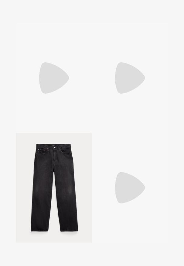 Schwarzes Baumwoll-T-Shirt mit großem weißem "I", rotem Herz und weißem "NY"-Grafikdruck. Klassischer Rundhalsausschnitt, kurze Ärmel. Einfach und auffällig.; Schwarze Denim-Jeans mit einem lässigen Schnitt, ausgestattet mit fünf Taschen, einem Knopfverschluss und subtilen Verwaschungen im Stoff.; Schwarzer Sportschuh mit weißen Streifen, strukturiertem Stoff, glattem Lederzehen und einer Sohle aus Gummi. Mit Logo auf der Zunge.; Schwarze Sonnenbrille mit quadratischem Rahmen, dunklen Gläsern und einem goldenen Logoakzent am Bügel. Glattes Kunststoffmaterial mit matter Oberfläche.