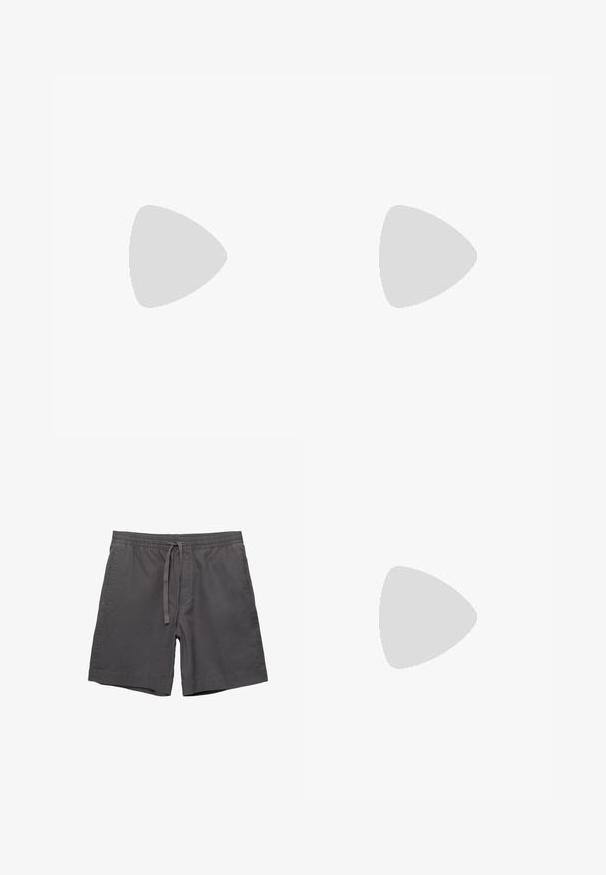 Polo a maniche corte in crema, caratterizzato da un design a maglia testurizzata, chiusura a tre bottoni e colletto classico.; Pantaloni corti grigi in cotone con elastico in vita, cordoncino regolabile, tasche laterali e vestibilità comoda. Texture liscia e design fino al ginocchio.; Sneaker bianca in pelle con punta rotonda, suola in gomma color miele e dettaglio verde oliva sul tallone. Presenta chiusura con lacci e cuciture minime.; Occhiali da sole rettangolari neri con lenti scure, finitura opaca e dettaglio del logo sulla tempia. Il design presenta bordi dritti e montature spesse.