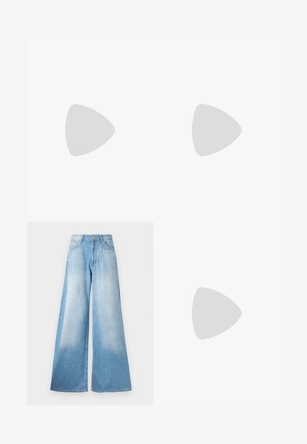 Hvit bomull t-skjorte med korte ermer. Har et grafisk trykk av to kirsebær og teksten "ORIGINAL CHERRY CLUB" i fet svart skrift.; Lys blå, vide jeans med en falmet vask, med knaplukning, bæltestropper og klassisk femlomme-design.; Hvit høy-skinn kanvas sneakers med svart gummisåle, gummitåhette foran og seks hull for snorer, med et rent, minimalistisk design.; Rød lærveske med en vinklet, geometrisk design. Har en enkelt justerbar stropp og en klaffelukking med sydd detaljer.