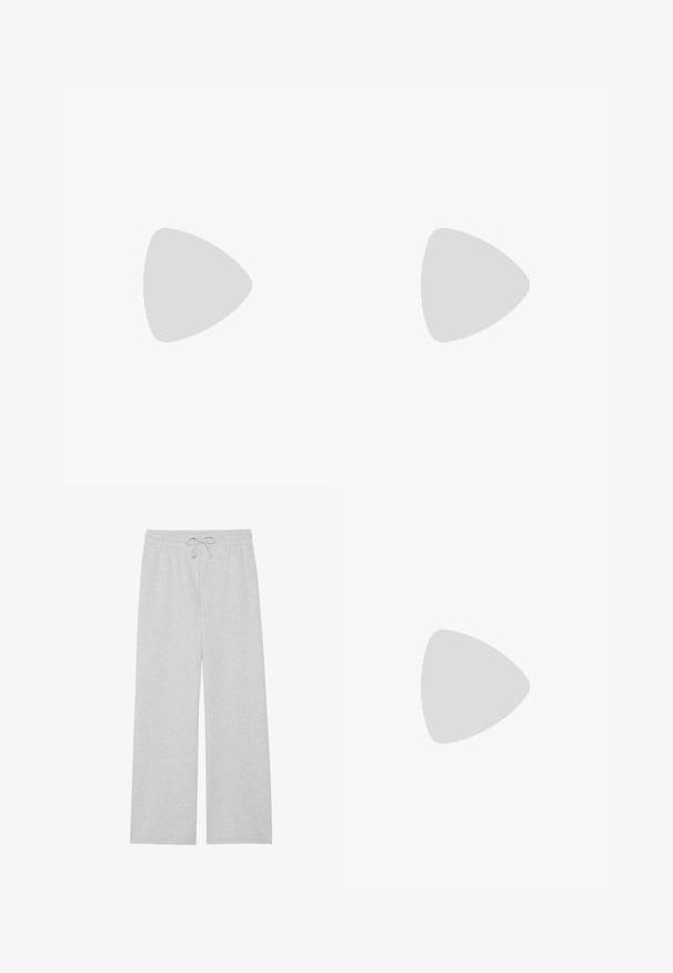 Jasnoniebieska koszulka z krótkim rękawem o okrągłym dekolcie, wykonana z miękkiego materiału; posiada dopasowany krój i subtelne detale w przeszyciach.; Jasnoszare dresy wykonane z miękkiej mieszanki bawełny, charakteryzujące się szerokimi nogawkami, elastycznym paskiem w talii z regulowanym sznurkiem i bez kieszeni.; Białe skórzane sneakersy z perforowanym czubkiem, teksturowaną podeszwą i białymi sznurowadłami, w połączeniu z szerokimi czerwonymi spodniami na niebiesko-żółtym tle.; Żółta torebka z lakierowanej skóry o strukturalnym kształcie, z rękojeścią u góry i zapięciem na zatrzask z okrągłym metalowym akcentem w postaci logo.